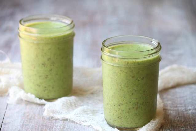 3. Coconut Milk and Spinach Smoothie what to eat before after yoga class